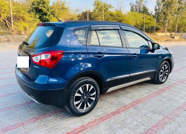 https://images10.gaadi.com/usedcar_image/4393027/original/processed_892712bc5de35b31e16dc0b0f5c0395d.jpg?imwidth=6402