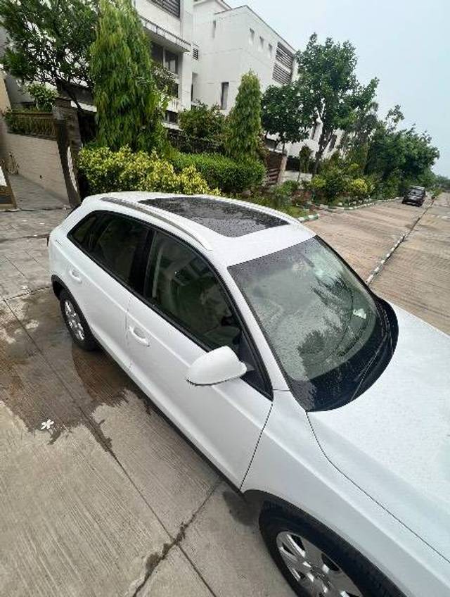 https://images10.gaadi.com/usedcar_image/4393039/original/fddcd7727e626d4af0c5846674674fca.jpeg?imwidth=6402