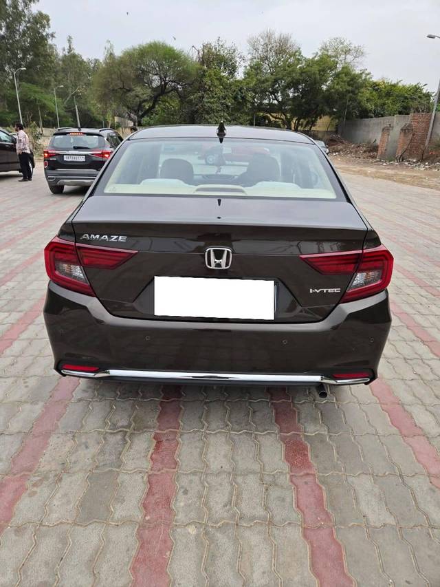 https://images10.gaadi.com/usedcar_image/4393070/original/processed_2a25bf8925c76c5da22aa0d24745db97.jpg?imwidth=6402