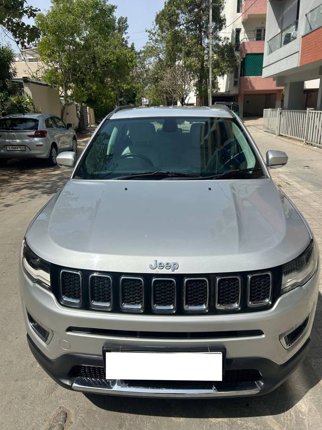 https://images10.gaadi.com/usedcar_image/4393073/original/processed_55ecdff4aa1bdec1d5d3ca73d475ce4e.jpeg?imwidth=6402