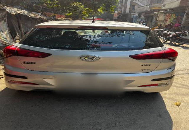 https://images10.gaadi.com/usedcar_image/4393108/original/488fa5d5e076f8e2e6dff35fff4a246a.jpeg?imwidth=6402