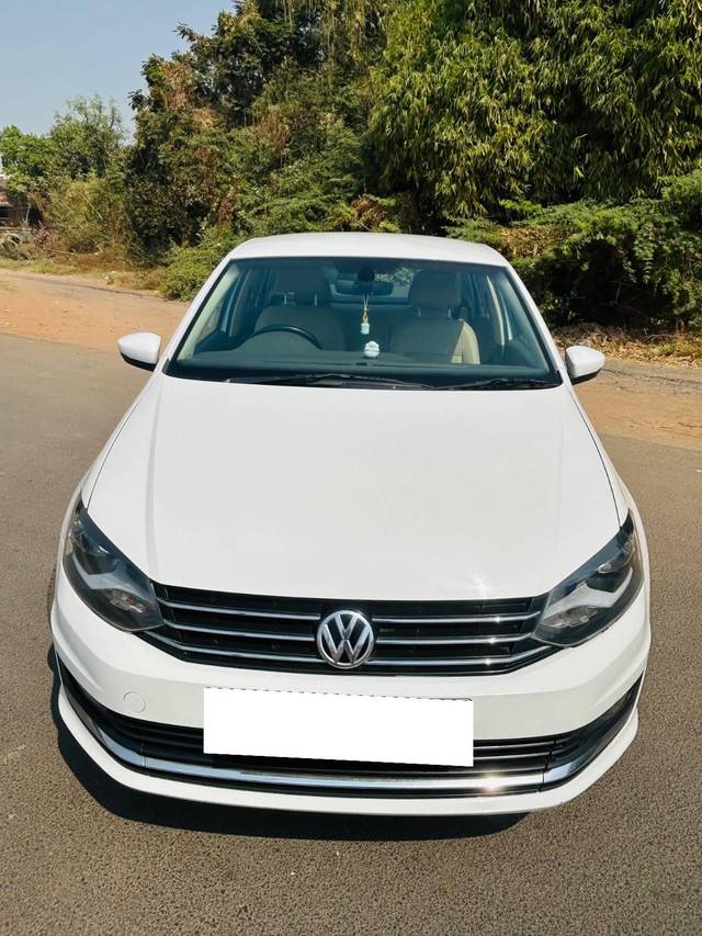 https://images10.gaadi.com/usedcar_image/4393126/original/processed_f8b8ba9f0e10a9614a368210fabc28c4.jpeg?imwidth=6402