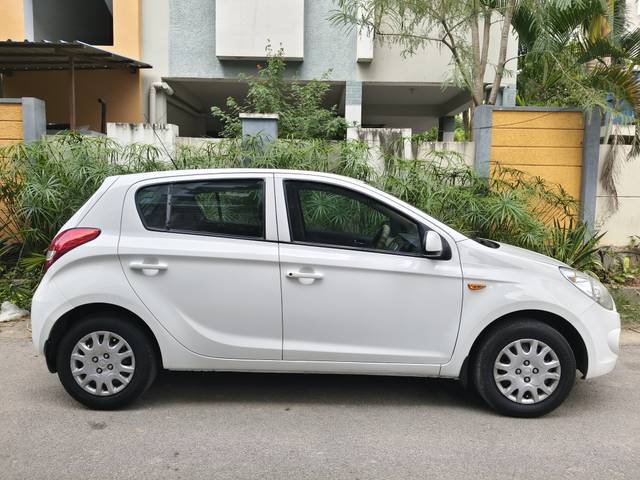 https://images10.gaadi.com/usedcar_image/4393281/original/dc4942d8bfbcc8394c7090308b4ea2e4.jpg?imwidth=6401