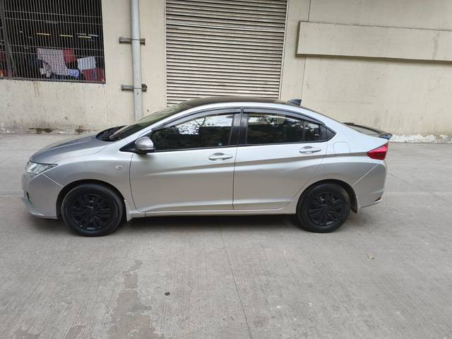 https://images10.gaadi.com/usedcar_image/4393290/original/cd085d227fcf1a97bf3099762adb4ca4.jpg?imwidth=6402