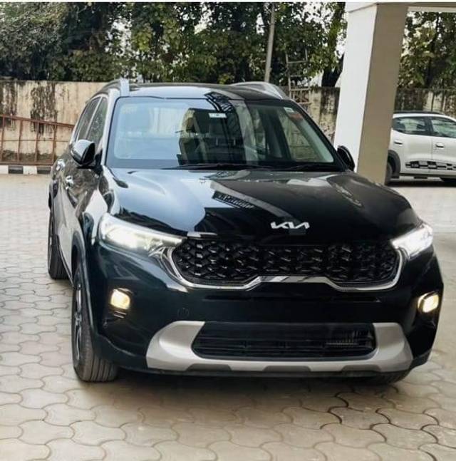 https://images10.gaadi.com/usedcar_image/4393304/original/processed_d7516ab6-ce73-42ec-a10f-d7cf7dda5e01.jpg?imwidth=6400