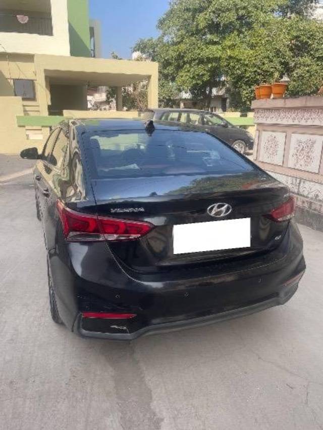 https://images10.gaadi.com/usedcar_image/4393330/original/processed_2bfb641d-343f-4482-b5ac-d318f94287fb.jpeg?imwidth=6402