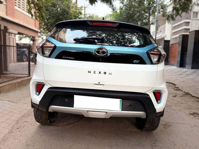 https://images10.gaadi.com/usedcar_image/4393392/original/processed_cb453f662fe38c47866c7d6f6621447c.jpg?imwidth=6401