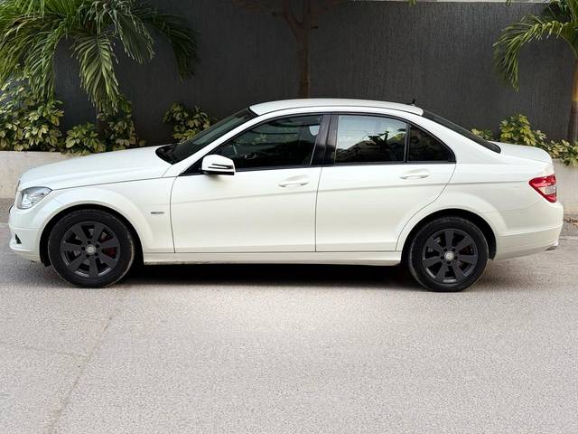 https://images10.gaadi.com/usedcar_image/4393414/original/fbb2fc506225ad52e18b0fef8939cb0c.jpg?imwidth=6402