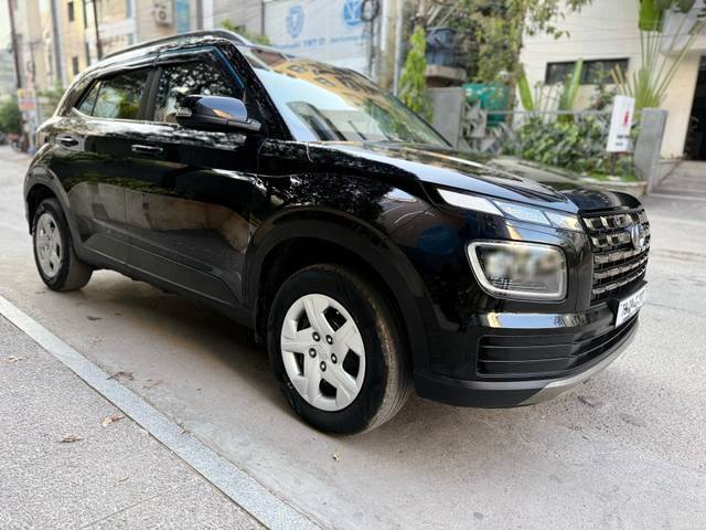 https://images10.gaadi.com/usedcar_image/4393426/original/processed_06208abe9fadb2468355ff5d8ca00e1d.jpg?imwidth=6400