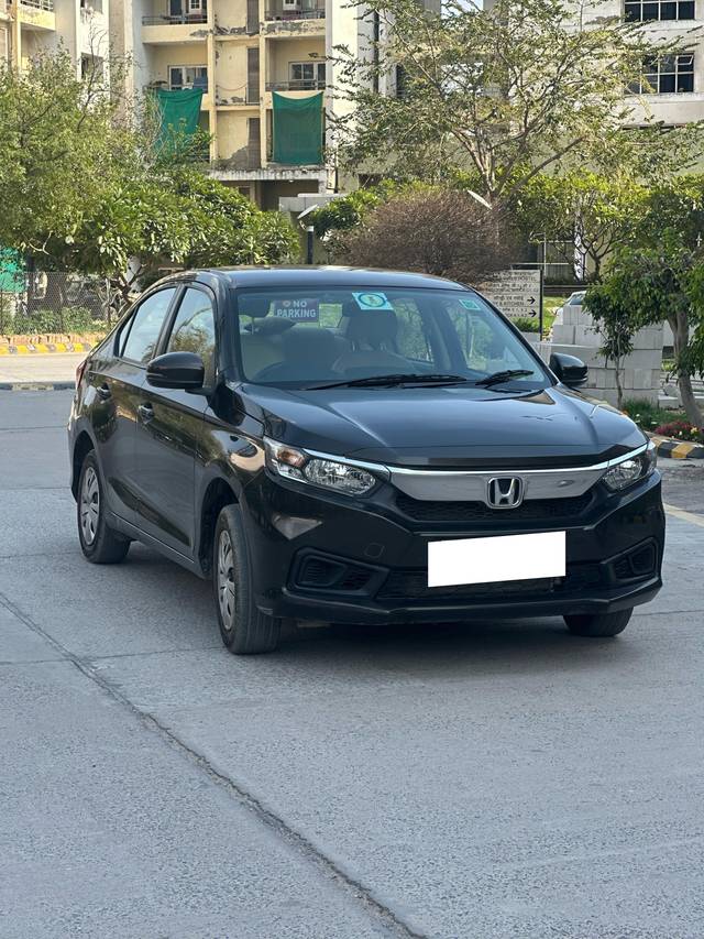 https://images10.gaadi.com/usedcar_image/4393475/original/processed_470d38d2b56a156427959823b5b41735.jpg?imwidth=6400