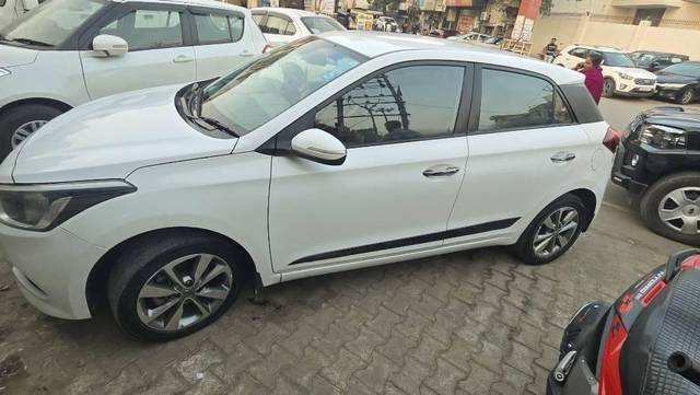 https://images10.gaadi.com/usedcar_image/4393510/original/processed_9244dc5c-dc1b-40fe-9413-67e0c10eda24.jpeg?imwidth=6400