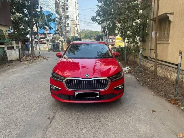 https://images10.gaadi.com/usedcar_image/4393511/original/processed_83ef047d-f8cd-4218-82d3-1b779d474871.jpeg?imwidth=6400