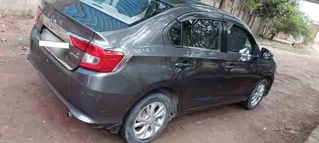 https://images10.gaadi.com/usedcar_image/4393625/original/processed_4566916d-6f25-447d-9343-6c00f609f904.jpg?imwidth=6401