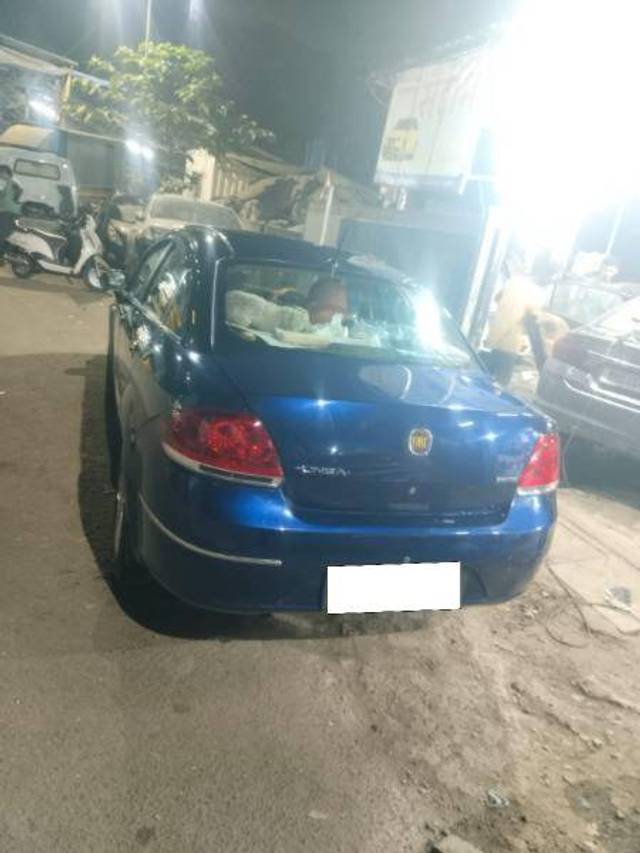 https://images10.gaadi.com/usedcar_image/4393700/original/f5be4f1a7614f84e557c87795896370d.jpg?imwidth=6401