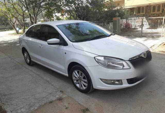 https://images10.gaadi.com/usedcar_image/4393701/original/539669372174f67489df17c07eaa3c1d.jpg?imwidth=6400