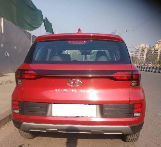 https://images10.gaadi.com/usedcar_image/4393710/original/processed_322afb4a-9e5c-4a91-a6a0-4712f9fc9f78.jpg?imwidth=6401