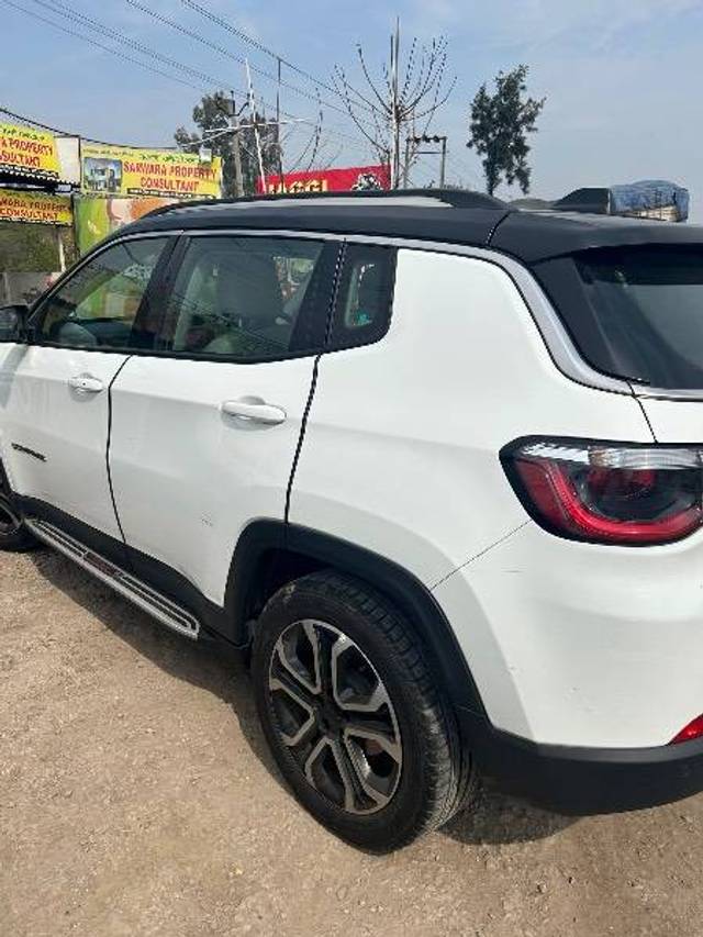 https://images10.gaadi.com/usedcar_image/4393731/original/dd16e97d17c7ba50472316e85e9480f7.jpeg?imwidth=6402