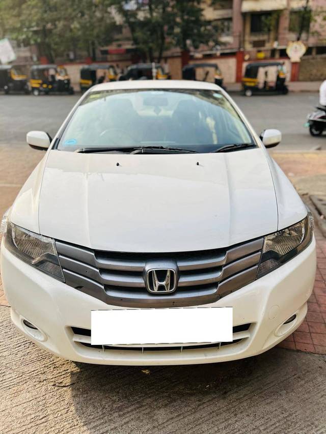 https://images10.gaadi.com/usedcar_image/4393754/original/processed_1a17ad6335d9d8f8bc3602717401e8d2.jpg?imwidth=6400