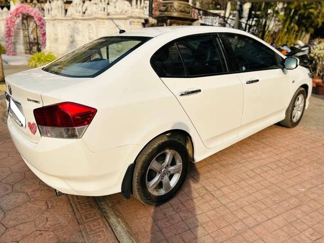 https://images10.gaadi.com/usedcar_image/4393754/original/processed_b6e866d67bee1391305aac0f4fbf0f28.jpg?imwidth=6402