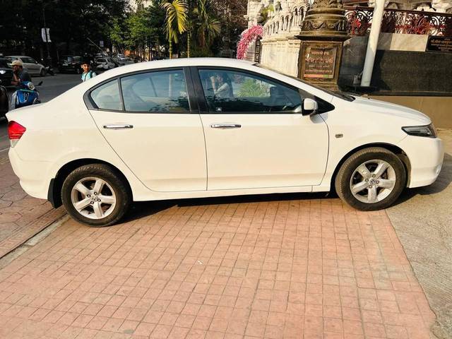 https://images10.gaadi.com/usedcar_image/4393754/original/processed_bcf6ab2ce1d1ed2c2c966fa00e393667.jpg?imwidth=6401