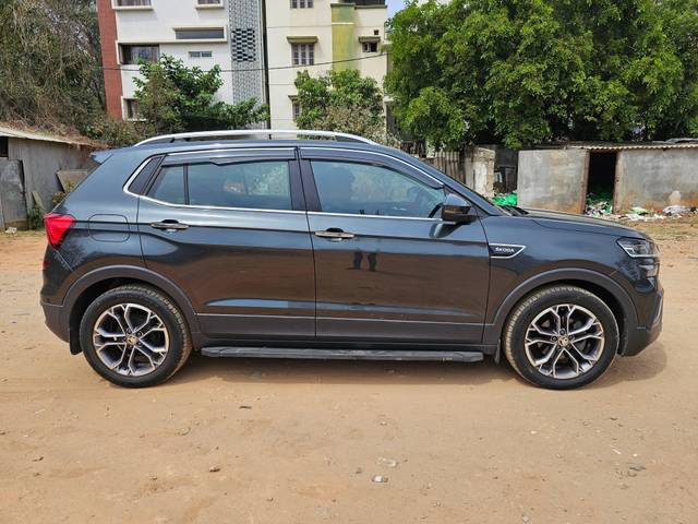 https://images10.gaadi.com/usedcar_image/4393760/original/processed_61abb234cd45189c36d52bc80a24d9af.jpg?imwidth=6401