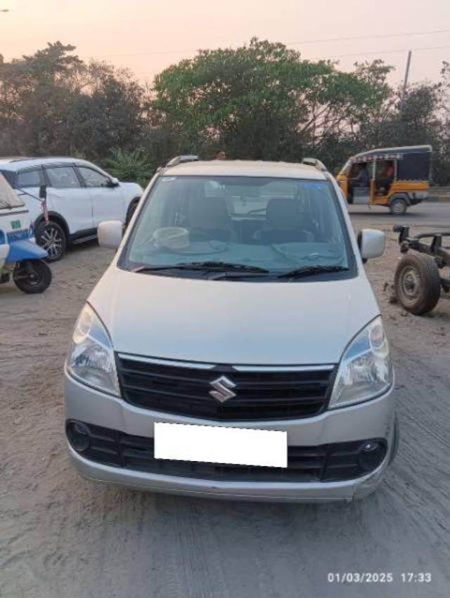 https://images10.gaadi.com/usedcar_image/4393767/original/processed_097959e4-57fe-423d-a1fe-1d91df47f2a2.jpg?imwidth=6400