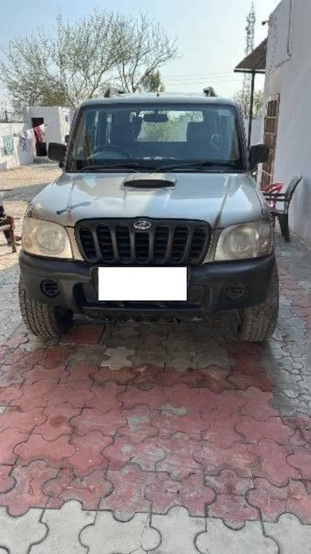 https://images10.gaadi.com/usedcar_image/4393768/original/processed_d3fb93e9-a63e-4376-914b-5ac608d0c0ad.jpeg?imwidth=6402