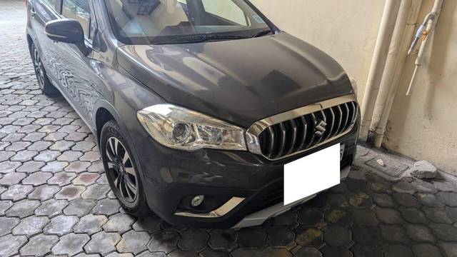 https://images10.gaadi.com/usedcar_image/4393818/original/processed_e3a2e34e-271d-4a3f-9641-dedb5802366f.jpg?imwidth=6401