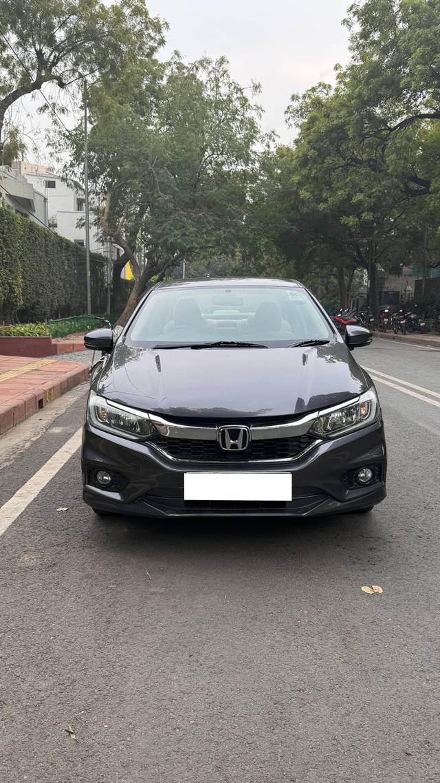 https://images10.gaadi.com/usedcar_image/4393823/original/processed_80ca765e5eedf902a122f9961729618b.jpg?imwidth=6400