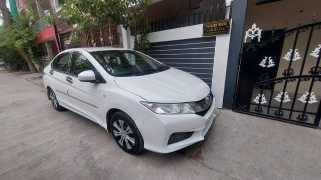 https://images10.gaadi.com/usedcar_image/4393851/original/processed_2afe2595-2f19-40f2-87f5-911a4c500646.jpeg?imwidth=6400