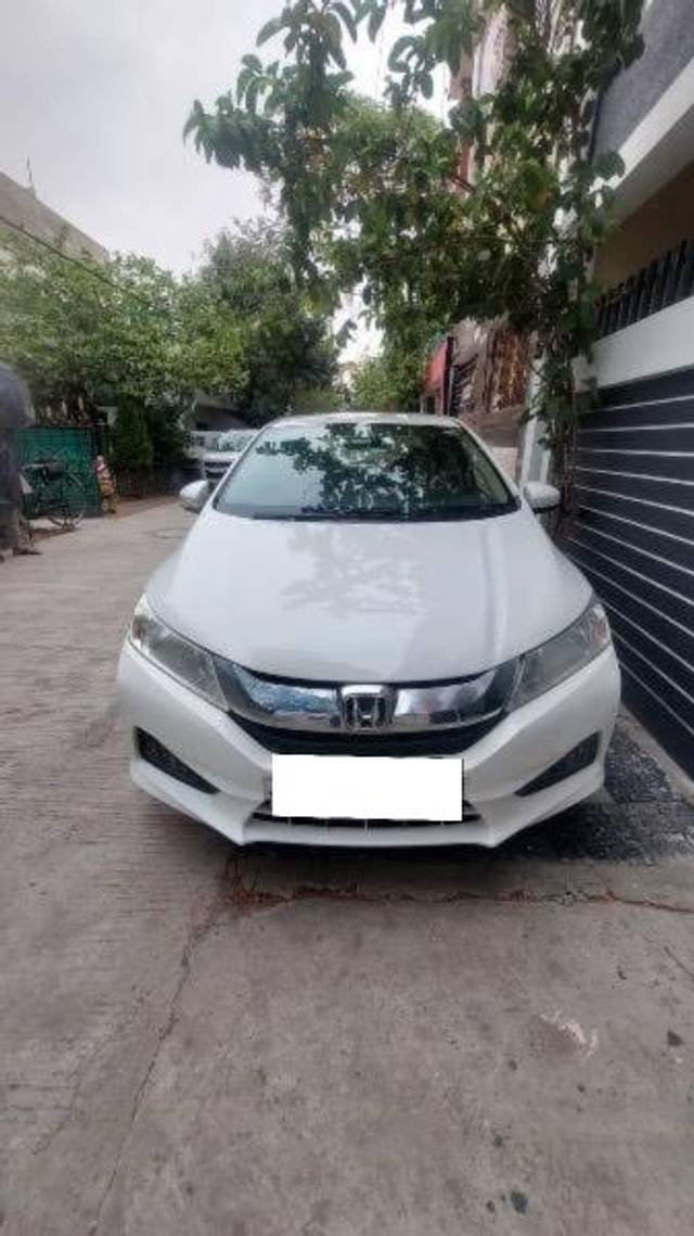 https://images10.gaadi.com/usedcar_image/4393851/original/processed_68bc4c63-af82-45b0-a733-d6143990341b.jpeg?imwidth=6402