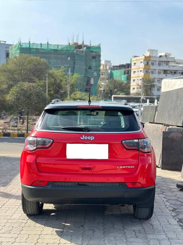 https://images10.gaadi.com/usedcar_image/4393856/original/processed_9d86d11a09ada53932a8b79b7be06399.jpg?imwidth=6402