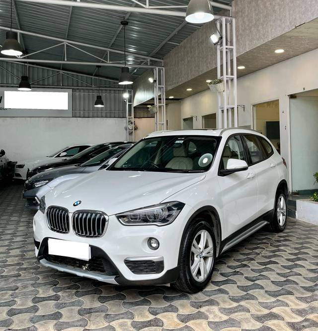 https://images10.gaadi.com/usedcar_image/4393925/original/processed_9c7f738b3613c2fead9e4a5968232202.jpg?imwidth=6400