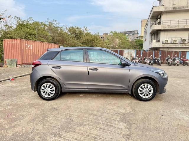 https://images10.gaadi.com/usedcar_image/4393933/original/processed_fbef0c1c0ea3bf21357c442c2d6ce9ff.jpg?imwidth=6401