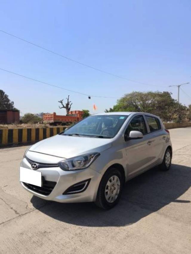 https://images10.gaadi.com/usedcar_image/4393973/original/processed_e652c08d-c5c7-4879-b35e-ece30ba8428e.jpg?imwidth=6401