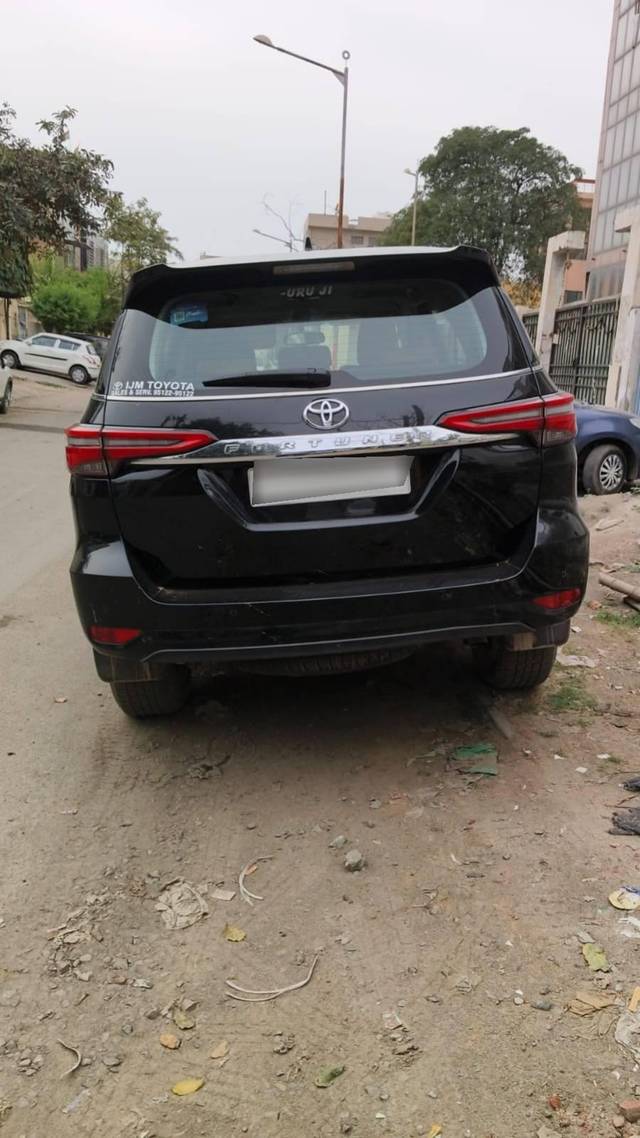 https://images10.gaadi.com/usedcar_image/4393999/original/processed_906db36de3459f4ab828836696053bc6.jpg?imwidth=6401