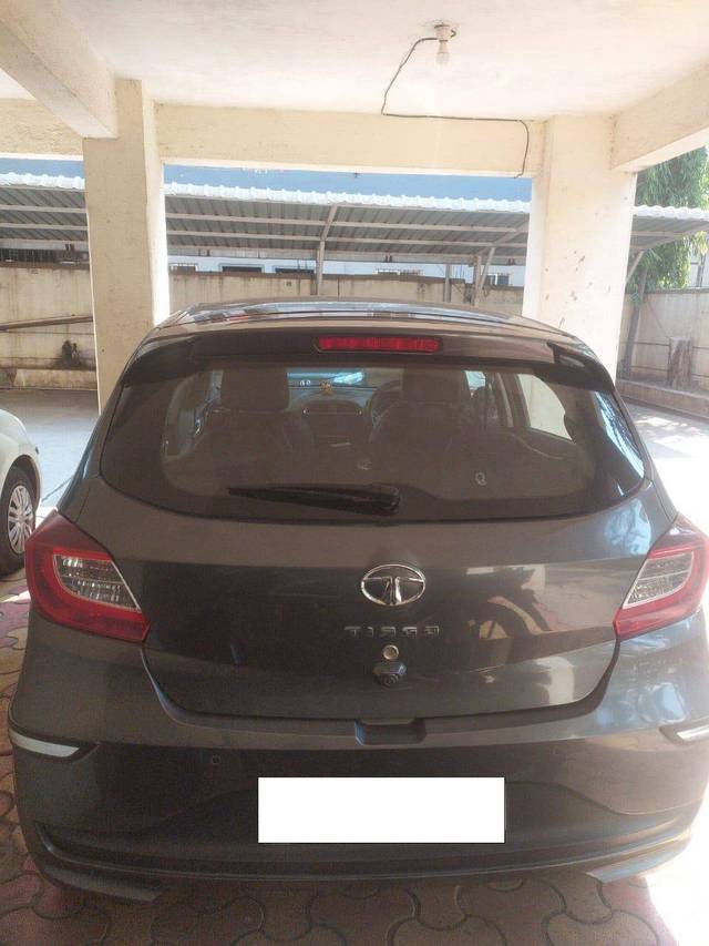https://images10.gaadi.com/usedcar_image/4394079/original/bc0bf7e999afb4870d5d2a8b7b400fd1.jpg?imwidth=6400