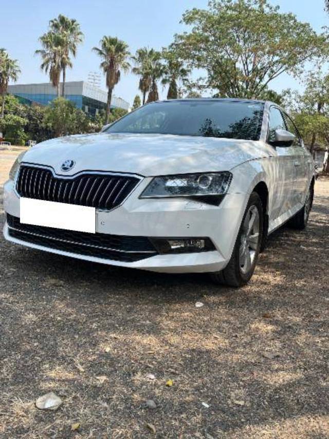 https://images10.gaadi.com/usedcar_image/4394085/original/40689c68d48d8c2d7f6a64c7717af1e8.jpeg?imwidth=6401