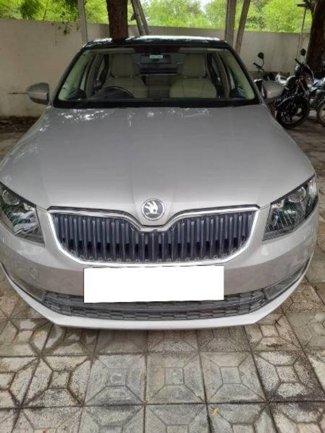 https://images10.gaadi.com/usedcar_image/4394088/original/24b2906020938bd50486d871135a87bb.jpg?imwidth=6400