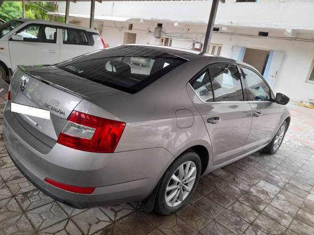 https://images10.gaadi.com/usedcar_image/4394088/original/4cb85113bd9f5d5d2fc894f9b945ddb2.jpg?imwidth=6402