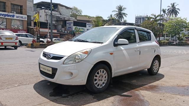 https://images10.gaadi.com/usedcar_image/4394110/original/918dfa48cce8ffaf8b0cc97c9126abbd.jpg?imwidth=6402