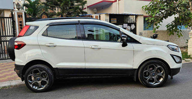 https://images10.gaadi.com/usedcar_image/4394175/original/processed_aa15a77871942a7c225cc79dbe9c9ba4.png?imwidth=6401
