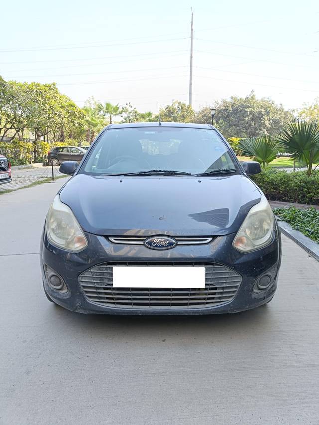 https://images10.gaadi.com/usedcar_image/4394182/original/processed_8b98f664474d16bbb8c9386b8fc5f08a.jpg?imwidth=6402