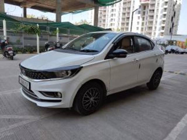 https://images10.gaadi.com/usedcar_image/4394198/original/b7c453279d547e3a9d6a8909576603d7.jpg?imwidth=6401