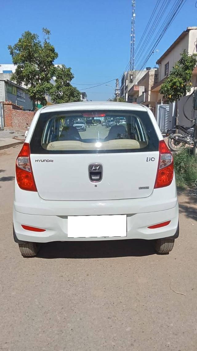 https://images10.gaadi.com/usedcar_image/4394217/original/processed_96abb9cf119ac8e7a6c02e7877024baa.jpg?imwidth=6401