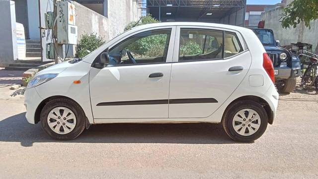 https://images10.gaadi.com/usedcar_image/4394217/original/processed_c97efb9123ce76656ab5c6200be21156.jpg?imwidth=6402