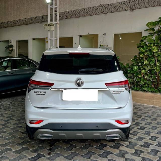 https://images10.gaadi.com/usedcar_image/4394236/original/processed_c0cccb7d31bd3021878c3f51daed75bf.jpg?imwidth=6402