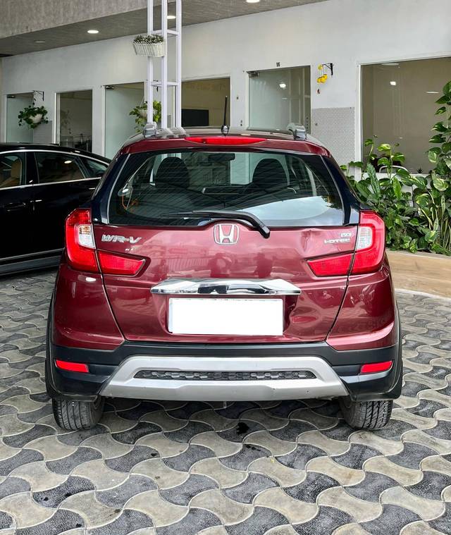 https://images10.gaadi.com/usedcar_image/4394242/original/processed_e592e9b9232e05113b0177be9666056a.jpg?imwidth=6401