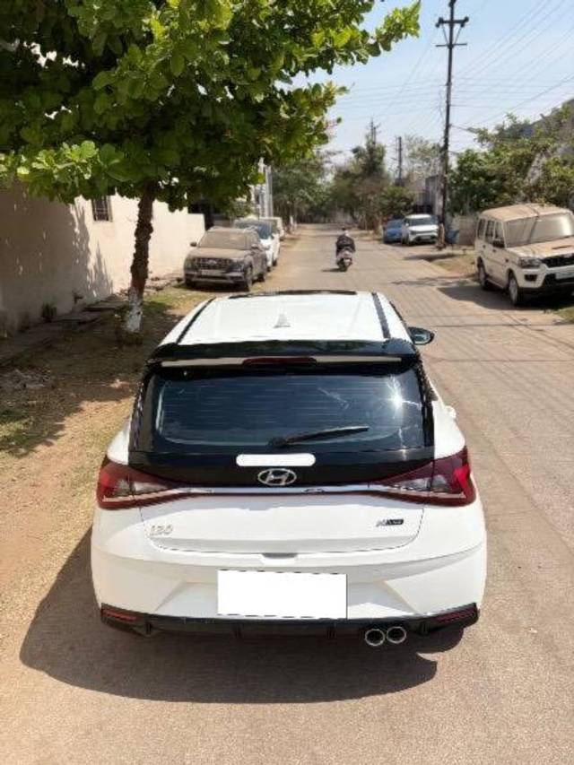 https://images10.gaadi.com/usedcar_image/4394261/original/processed_f5d484fb-9cb1-462c-ab91-b583b9489e1d.jpeg?imwidth=6401