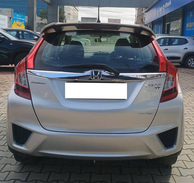 https://images10.gaadi.com/usedcar_image/4394304/original/processed_44227159d2f0b1d5f927144acdda73c8.jpg?imwidth=6401